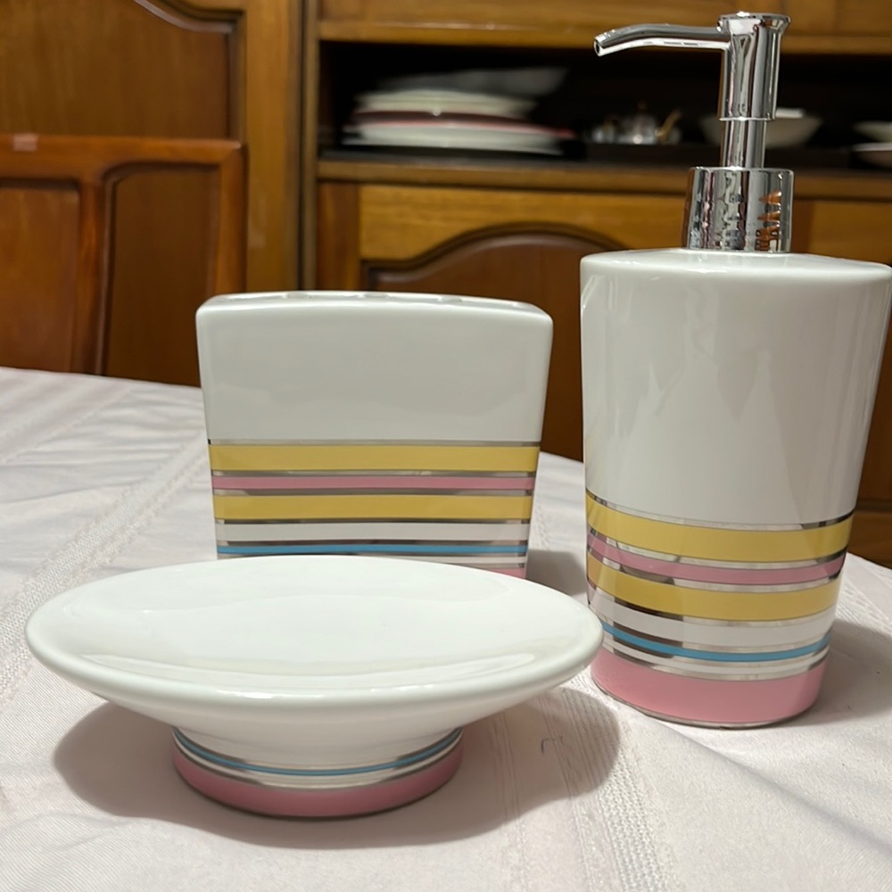 Tommy Hilfiger bathroom set